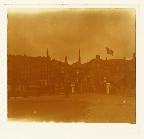 Honfleur (Calvados). Entrrée de la ville