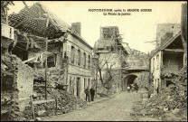 Carte postale intitulée "Montididier après la Grande Guerre. Le Palais de Justice"