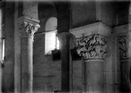 Eglise du Montiers, vue intérieure : les chapiteaux romans