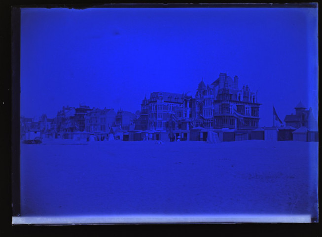 98 - Dunkerque - chalets vue prise sur la plage - juillet 1898