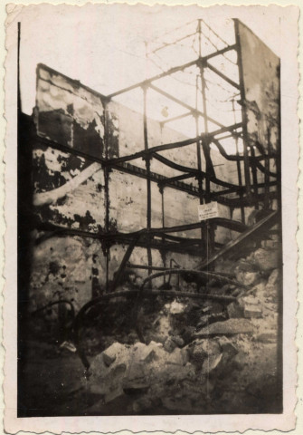 Amiens. Immeubles en ruines rue des Jacobins après les bombardements de 1940