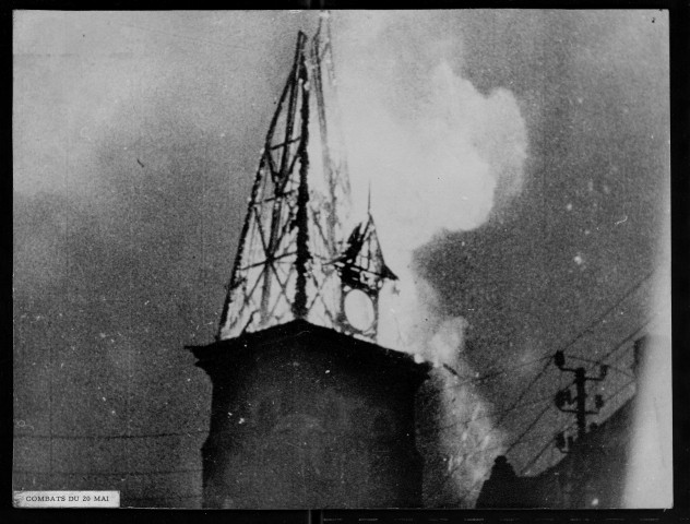 Amiens. Combats et bombardement dans la nuit du 20 mai 1940 : le clocher de Saint-Honoré en feu