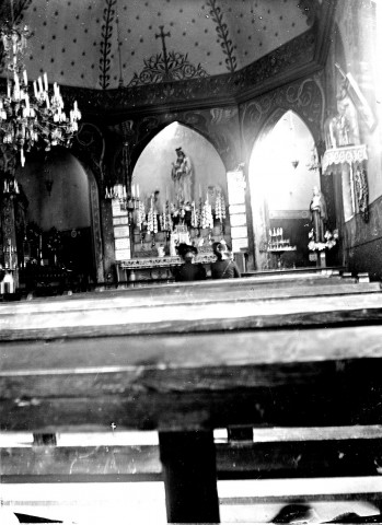 Une église, vue intérieure