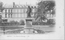 La statue de Du Cange