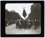 [Défilé dans les rues d'Amiens de la fanfare de musique de Lucheux, créée le 1er janvier 1886]