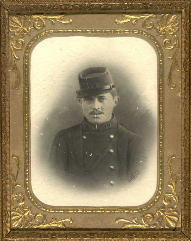 Portrait en buste du soldat Léon Oscar Eugène Thiébault
