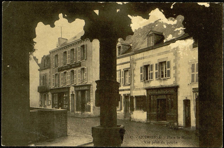 Carte postale intitulée "Quimperlé. Place Saint-Michel. Vue prise du porche". Correspondance de Raymond Paillart à sa femme Clémence