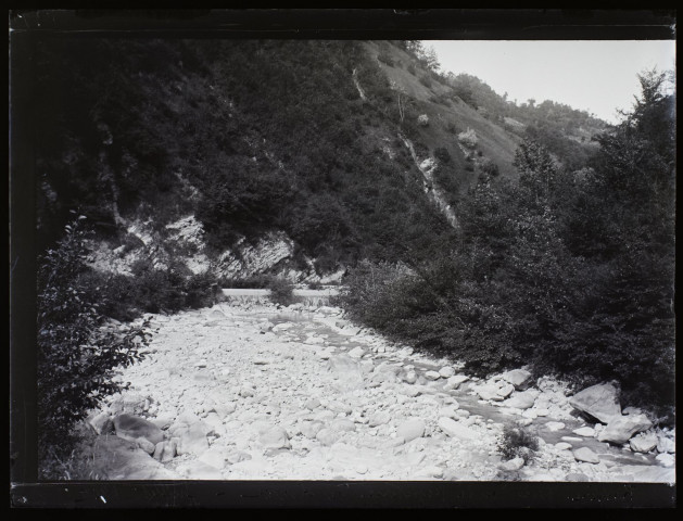 Rivière près de la papeterie de Leysse - juillet 1902