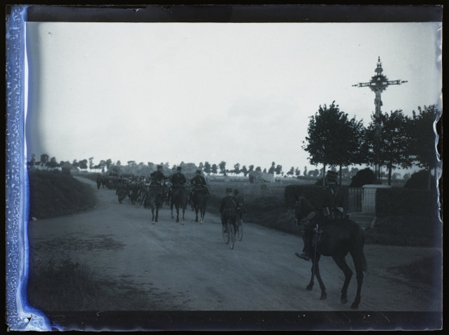 Manoeuvres de santé - août 1905 - 2e jour route de Saint-Fuscien à Dury 2e jour