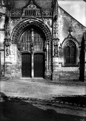 Eglisede Caix, vue de détail : le portail