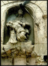 L'Etoile (Somme). Ruines de l'église : groupe en pierre dit Saint-Sauveur du Commencement du XVIIe siècle