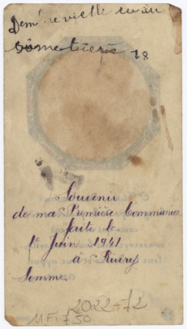 La Vierge Marie devant l'eucharistie. Souvenir de première communion faite en l'église de Rivery le 1er juin 1941