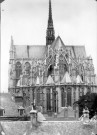 Abside de la cathédrale d'Amiens, vue d'ensemble orientée est-ouest prise de la rue des Augustins