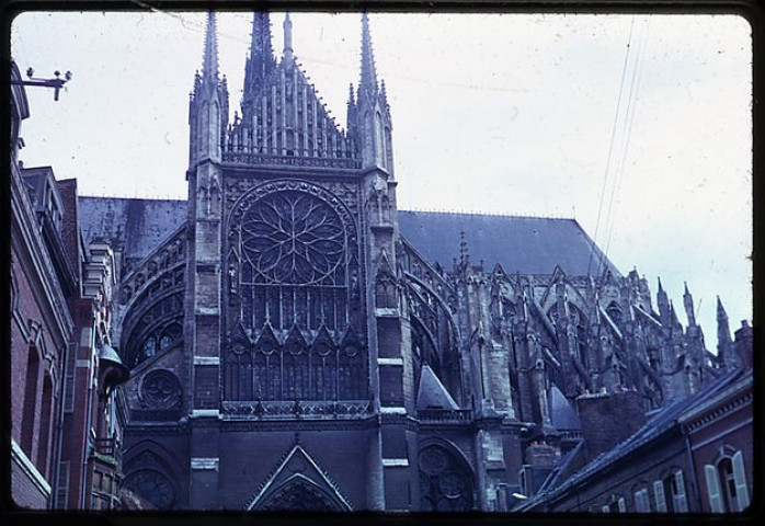 Amiens (Somme). Le transept sud et le choeur de la cathédrale