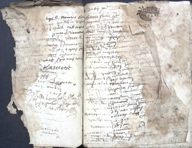 Etude de Me Pierre Lagrene à Amiens (étude n°4). Minutes des années 1704-1705