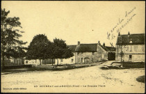 Gournay-sur-Aronde (Oise). La Grande Place. - Carte adressée par Victor Bardoux à son épouse Lucienne Bardoux-Cleenewerck à Blendecques (Pas-de-Calais)