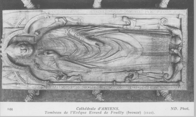 Cathédrale d'Amiens - Tombeau de l'Evêque Evrard de Foully (bronze) (1122)