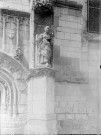 Davenescourt. Eglise, Statue sur un pilier extérieur