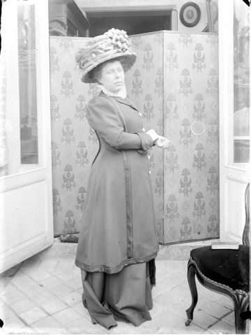 Portrait de femme au chapeau