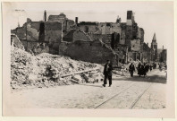 Amiens. La rue des Sergents et la rue Saint-Leu après les bombardements de 1940