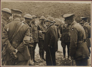 Somme. Mr Clémenceau visitant le camp des soldats australiens à Bussy-les-Daours