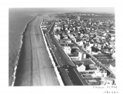 Cayeux-sur-Mer. Vue aérienne du littoral, le front de mer et la ville