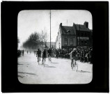 1911. Paris-Roubaix professionnels. Le peloton en tête
