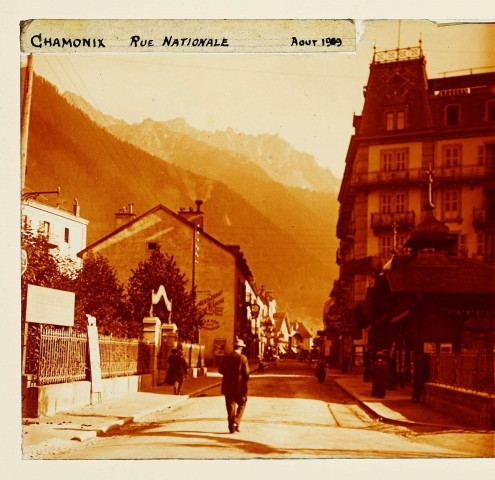 Chamonix (Haute-Savoie). Rue nationale