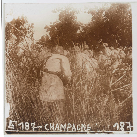 E187 Champagne, vague d'infanterie à l'assaut