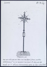 Prouville : une des très belle croix du cimetière - (Reproduction interdite sans autorisation - © Claude Piette)