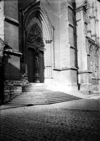 Cathédrale d'Amiens, vue de détail : le portail nord