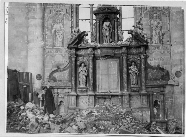 Péronne. Vue intérieure de l'église détruite pendant la Guerre 14-18