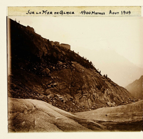 Chamonix (Haute-Savoie). Sur la Mer de Glace (1900 m)