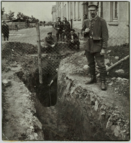 HOLZMINDER POW CAMP 1918 AFTER ESCAPE TUNNEL DISCOVERED
