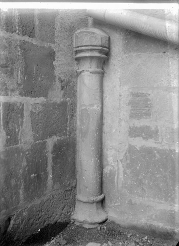 Eglise, petit pilier