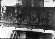 Eglise d'Hombleux : détail de la tribune sculptée du buffet d'orgue
