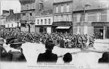 La Grande Guerre 1914-15. Infanterie allemande défilant dans les rues d'Amiens