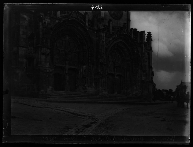 Eglise de Moreuil le portail - août 1902