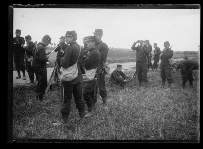 Manoeuvres de septembre 1902 - artillerie, route d'Oresmaux