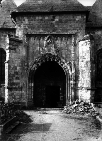 Eglise de Monchy-Lagache, vue de détail : le portail
