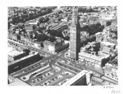 Amiens. Vue aérienne de la ville : la place de la gare, la Tour Perret, le centre ville