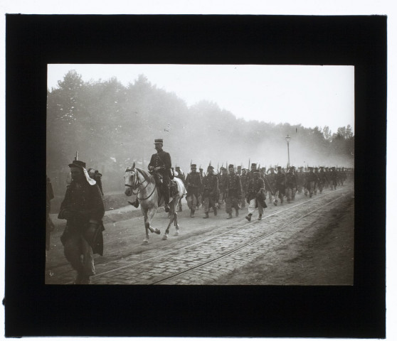 Chasseurs à pied - effet de poussière près de la citadelle - septembre 1911