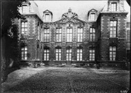 Hôtel de Berny à Amiens (XVIIe siècle) : façade sur cour de l'ancien hôtel des Trésoriers de France