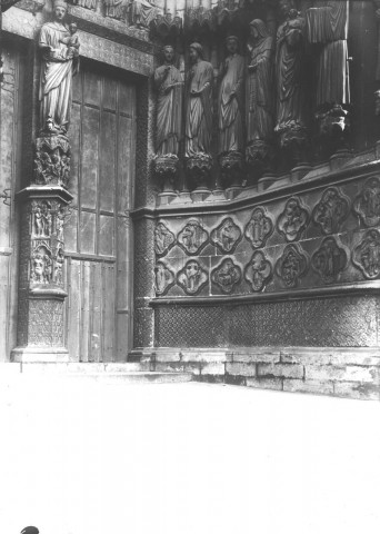 Cathédrale d'Amiens, vue de détail : le portail de la Mère-Dieu