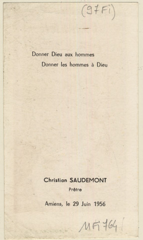 Un prêtre lisant l'Evangile. Image de communion de Christian Saudemont, Amiens le 29 juin 1956