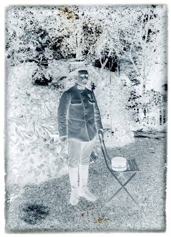 Portrait en pied d'un soldat du 219e RI