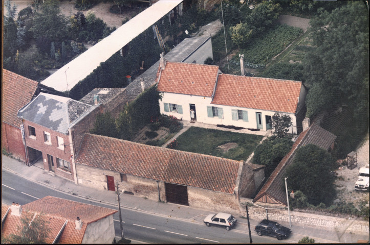 Photographie aérienne oblique d'une maison située 21 rue de l'Eau à Pont-de-Metz