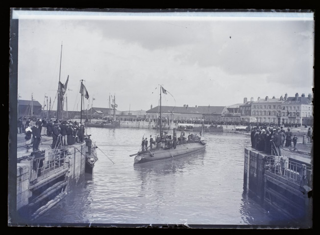 Torpilleur entrant dans le port Dunkerque - août 1897