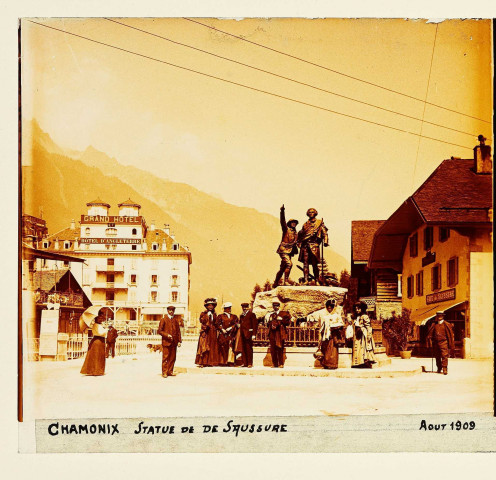 Chamonix (Haute-Savoie). Statue Balmat de Saussure