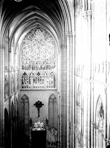 Cathédrale, vue du transept sud : les parties hautes et la rose, 1901
